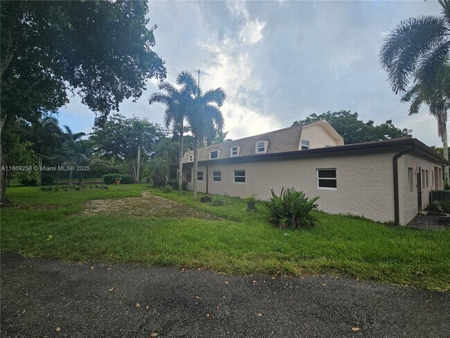 Building Photo - 15101 SW 27th St