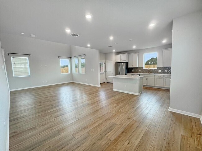 Building Photo - 2529 Roosevelt Rd