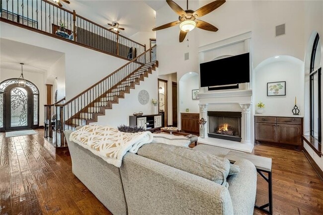 Building Photo - Luxury Tuscan Villa Retreat with Lake Views