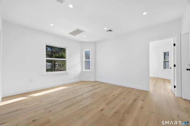 Building Photo - 145 Crystal Ave