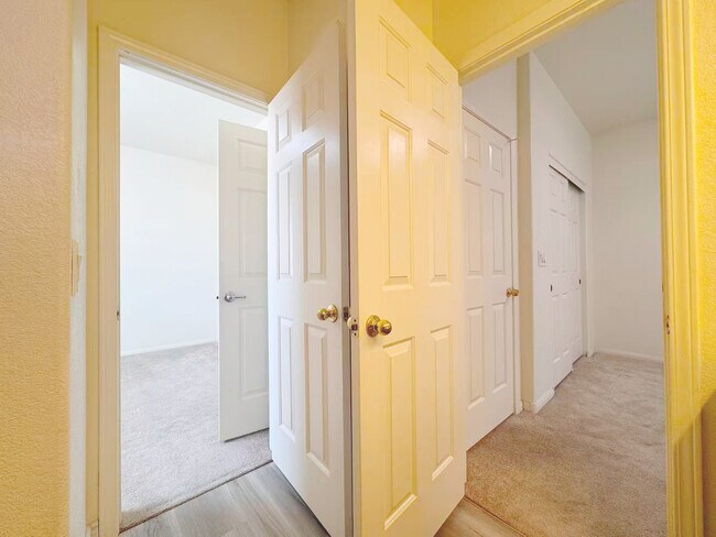 Building Photo - 7849 Blue Brook Dr