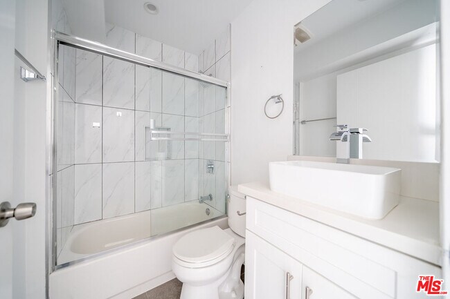 Building Photo - 5746 Elmer Ave