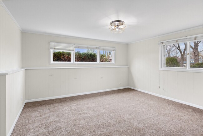 Building Photo - 6543 S Stough St