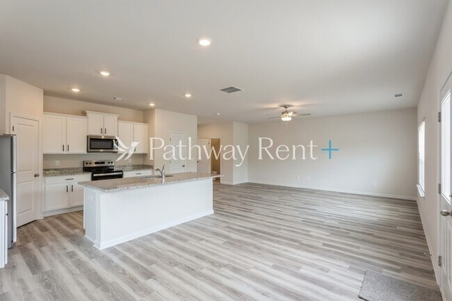 Building Photo - 608 Mackenzie Cv