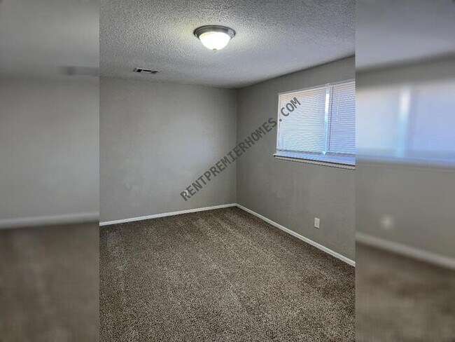 Building Photo - 981 NW 5th St