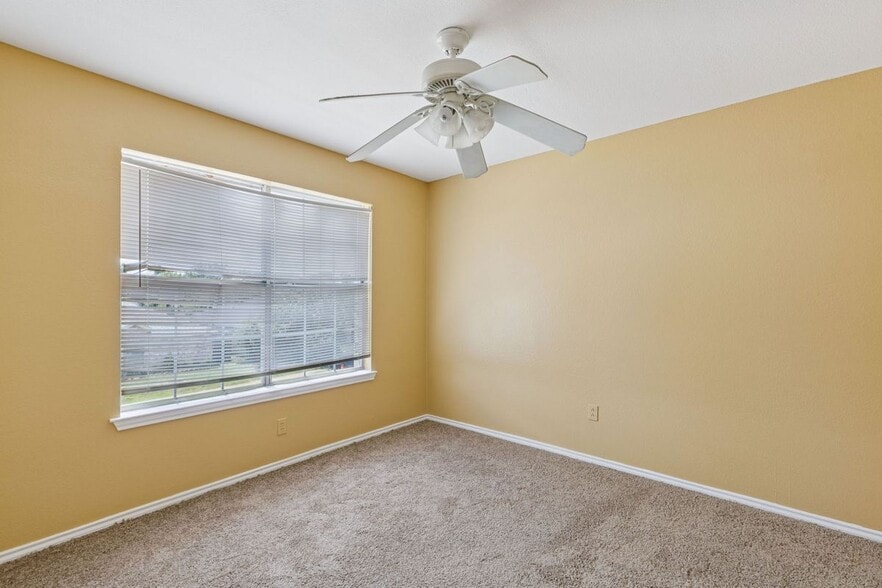 Building Photo - 12719 Bluffview Dr