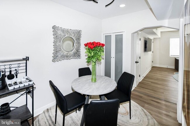 Building Photo - 554 Newcomb St SE