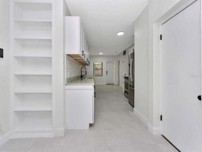 Building Photo - 1234 Lynwood Ave
