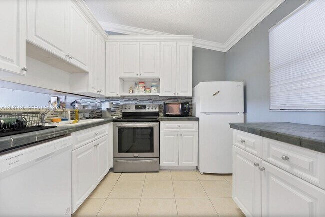 Building Photo - 9894 Nob Hill Ln