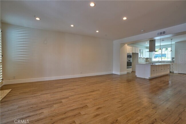 Building Photo - 7401 Seabluff Dr