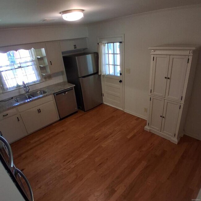 Building Photo - 3733 Royal Crest Dr