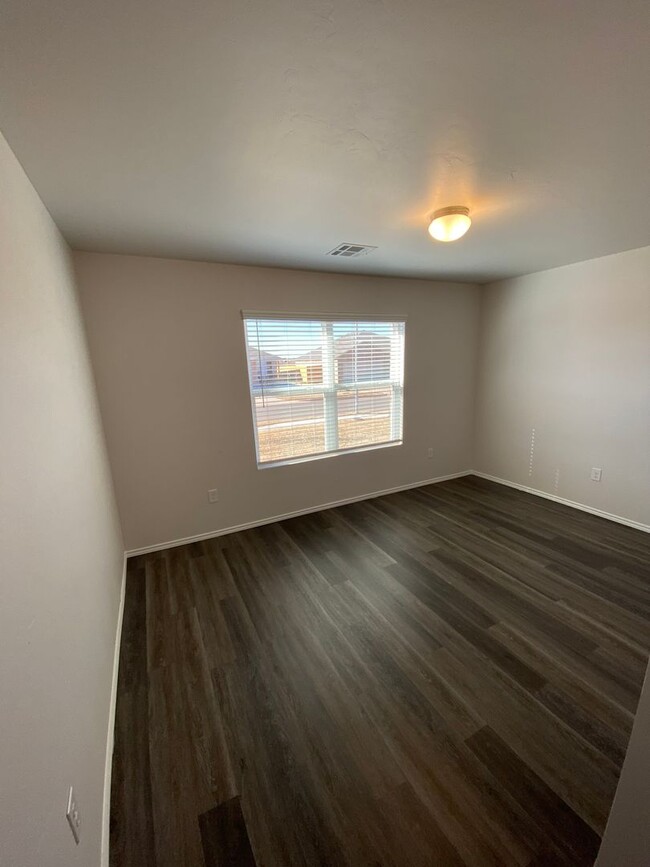 Building Photo - *Pre-leasing* Three Bedroom | Two Bath Hom...