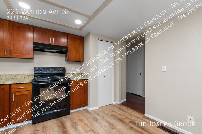 Building Photo - 226 Vashon Ave SE