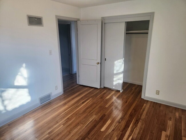 Building Photo - 1276 NE 52nd Ave