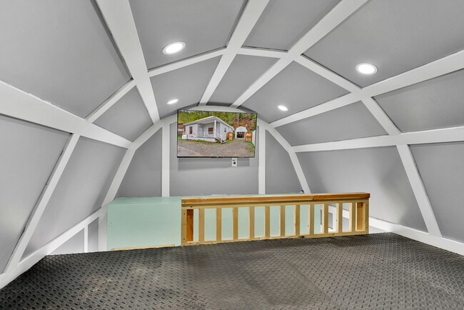 Building Photo - 902 Residence St