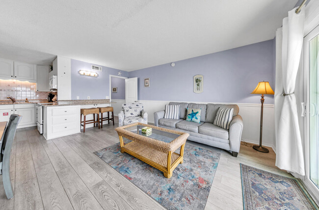Building Photo - 8743 Thomas Dr