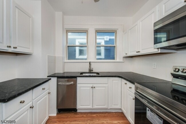 Building Photo - 51 Riggs Pl