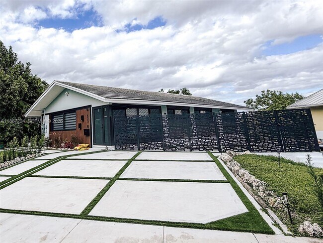 Building Photo - 425 NE 103rd St