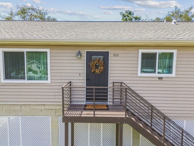 Building Photo - Elevated 3-Bed, 2-Bath, Corner-Lot Gem in ...