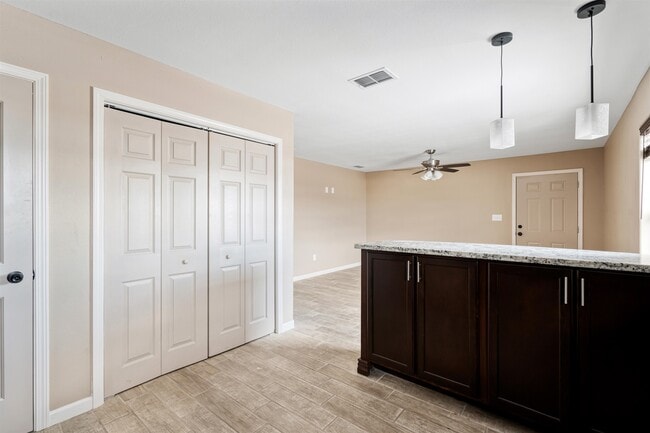 Building Photo - 137 Rio Seco Dr