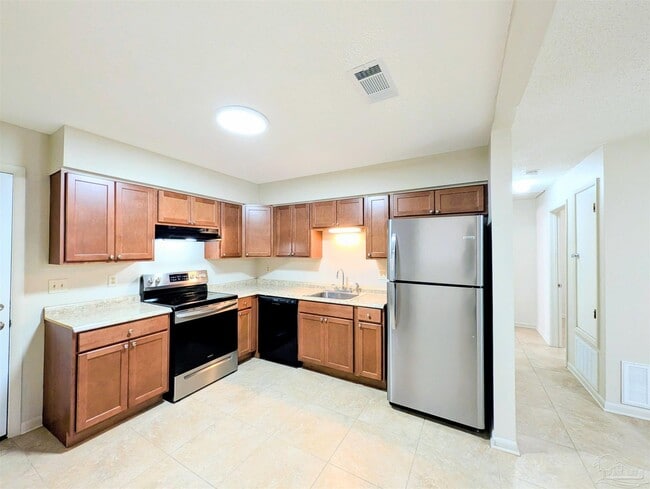 Building Photo - 23 Redwood Cir