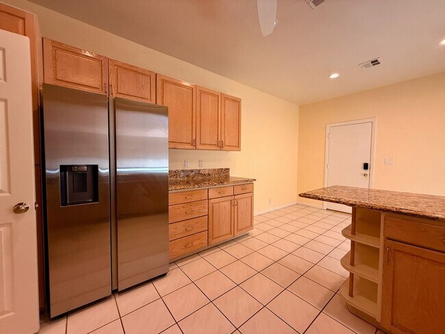 Building Photo - Gorgeous Spanish Trails 3BR House for lease!