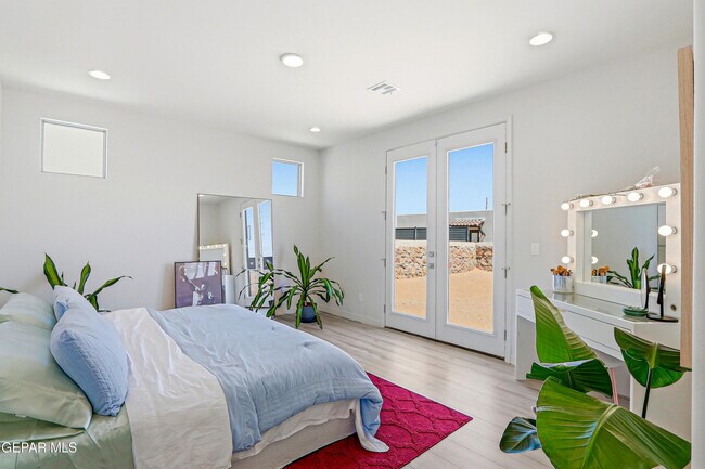 Building Photo - 14941 Tierra Coruna Ave