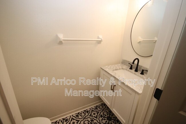 Building Photo - 1575 Blue Magnolia Rd