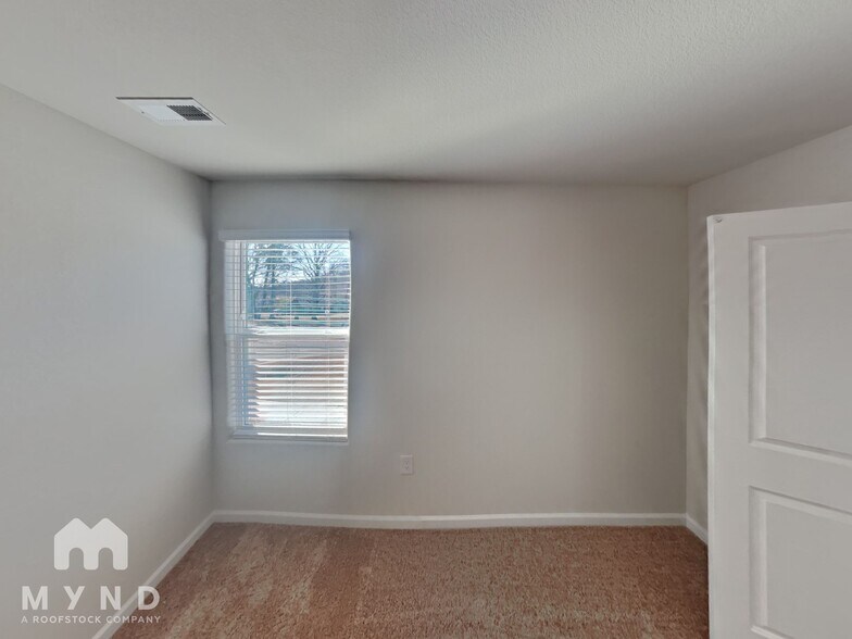 Building Photo - 126 Lightning Dr