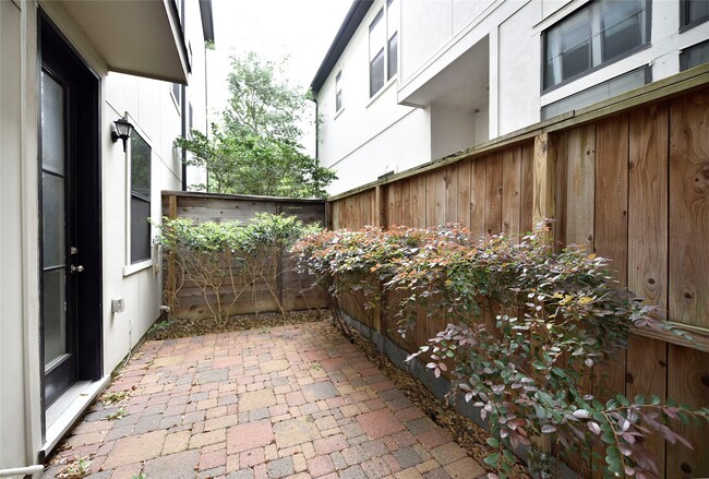 Building Photo - 5813a Kiam St