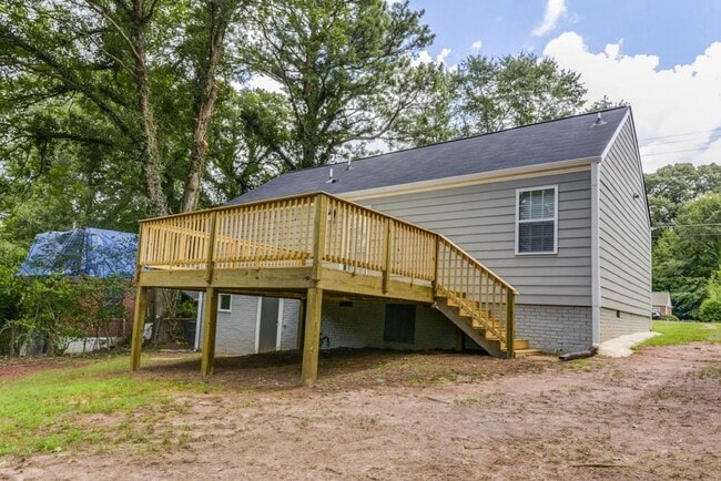 Building Photo - 567 Ashburton Ave
