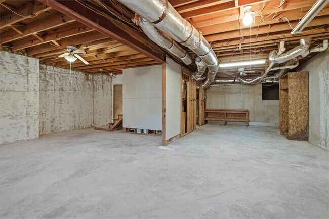 Building Photo - 815 Kings Arms Way