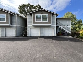 Building Photo - Charming Studio Condo in Portland!! Located in Bethany Village w/ Washer + Dryer Included!!