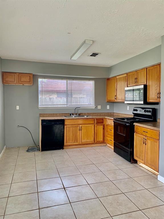 Building Photo - 15826 Bazelbriar Ln