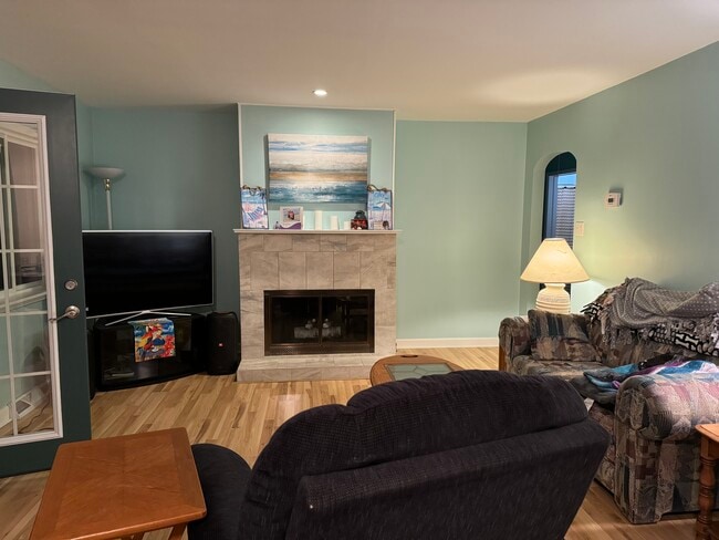 Building Photo - Gougeon Lake House