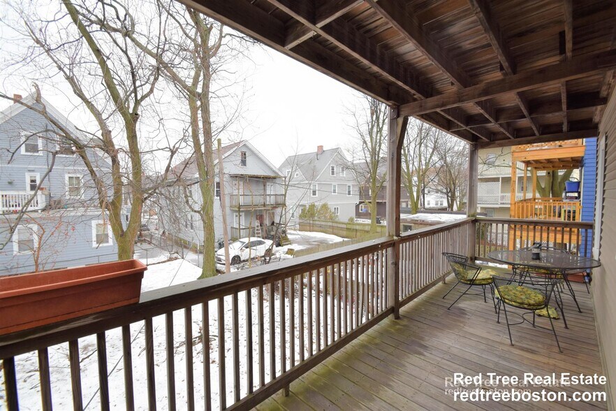 Building Photo - 44 Easton St