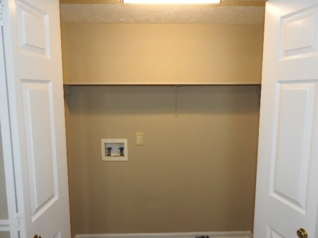 Building Photo - 805 Albin Ct