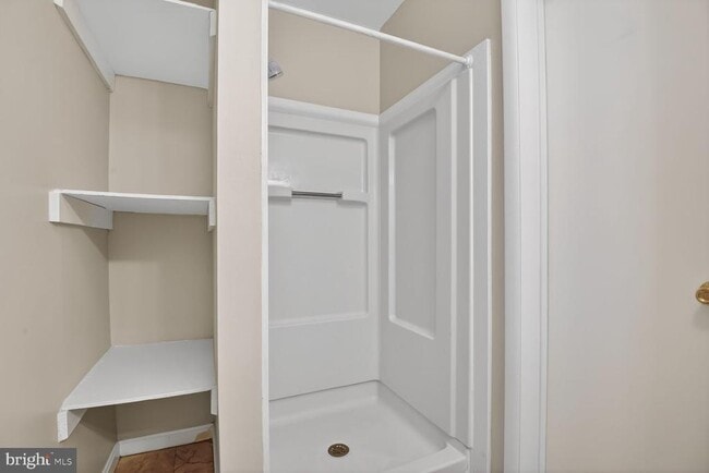 Building Photo - 2874 Sutton Oaks Ln