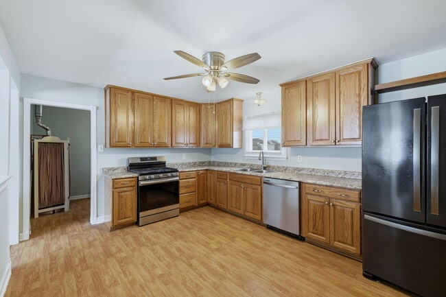 Building Photo - 19728 Glennell Ave