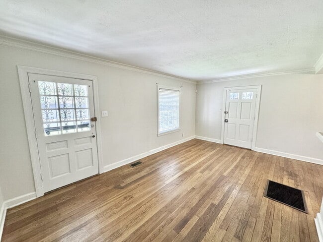 Building Photo - 163 S Fenwick Rd