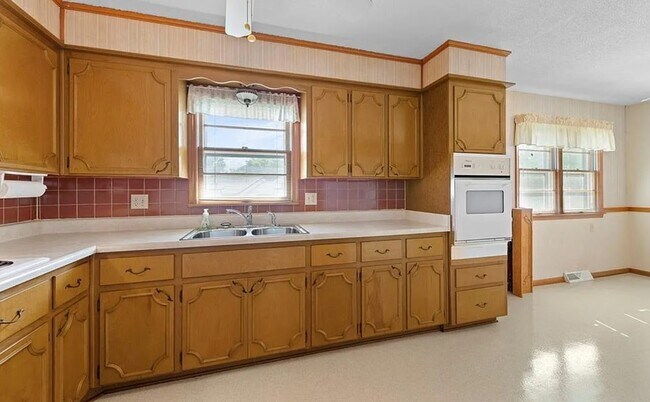 Building Photo - 813 NE 86th St