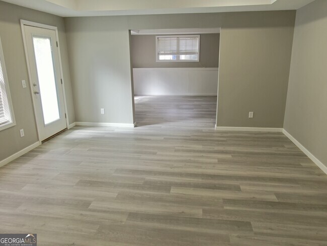 Building Photo - 4901 Planters Walk