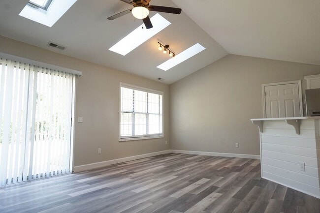 Building Photo - 7017 Farrington Farms Dr