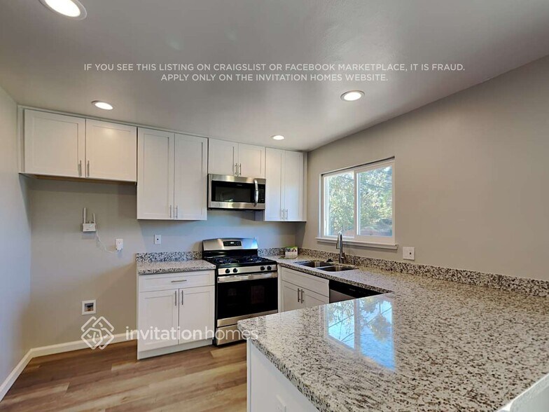 Building Photo - 259 Redwing St