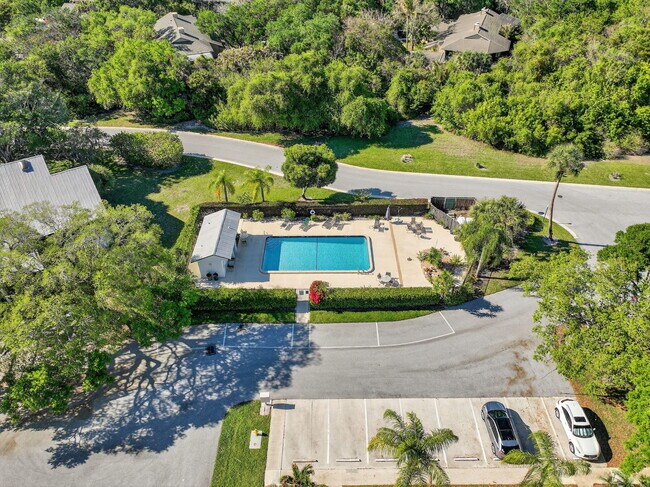 Building Photo - 5230 SE Seascape Way