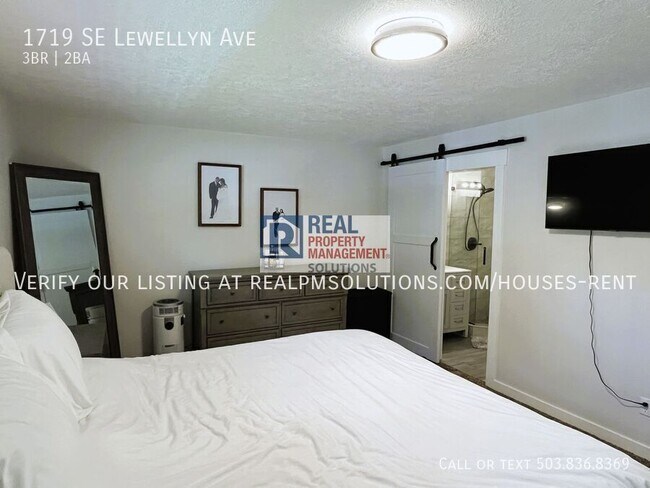 Building Photo - 1719 SE Lewellyn Ave
