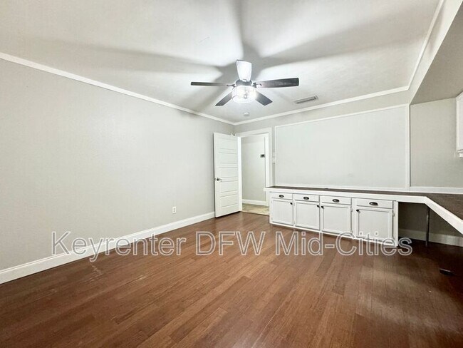 Building Photo - 1608 Durham Dr