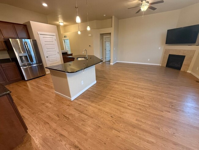 Building Photo - Spacious Modern 5-Bedroom Ranch Home in Hi...