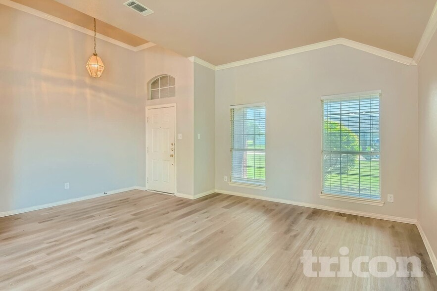 Building Photo - 761 Meghann Ln