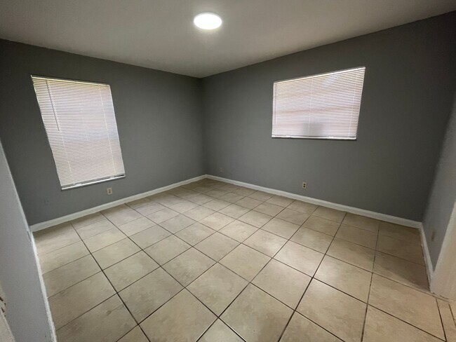 Building Photo - 3/2 Home For Rent- Palm Springs FL